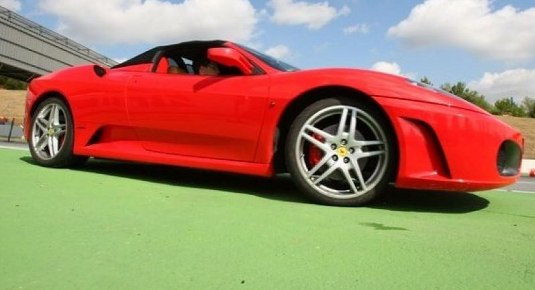 Guidare una ferrari